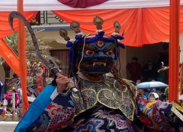 Tsechu  danse bouddhiste